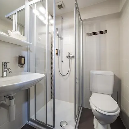 瑞莱斯贝亚德酒店 酒店